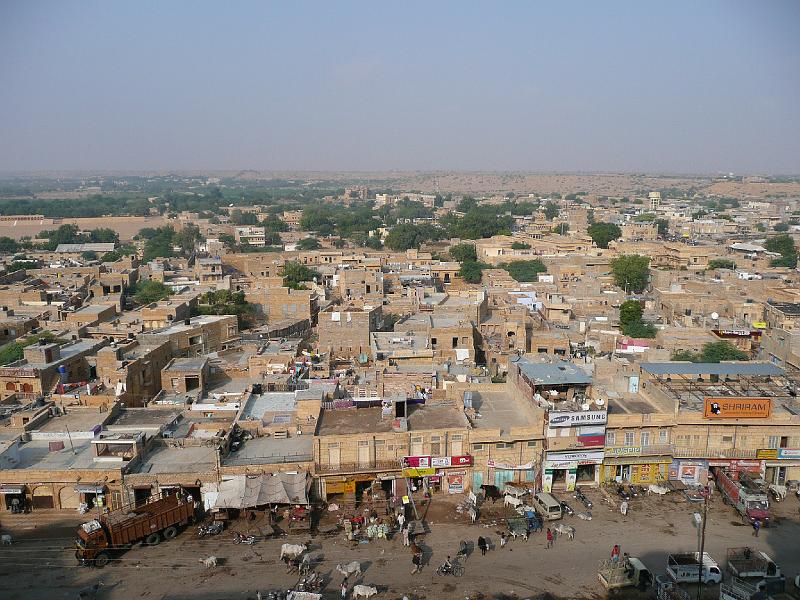P1050923- Pied de la forteresse vu de notre chambre - Jaisalmer.JPG - Pied de la forteresse vu de notre chambre à Jaisalmer